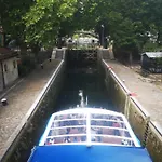 Grand Studio Canal St Martin Paris